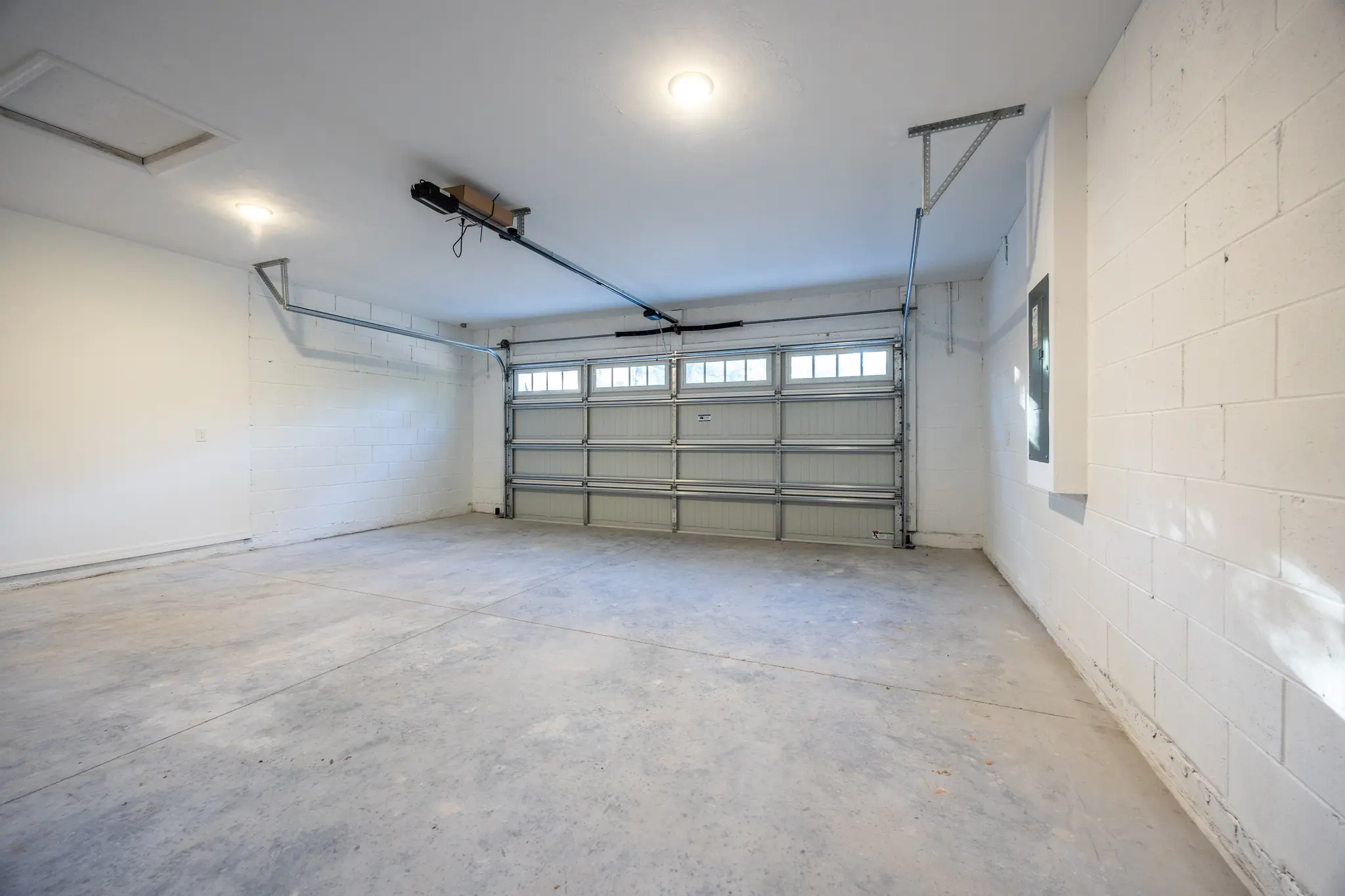 Litchfield - Interior Photo 19