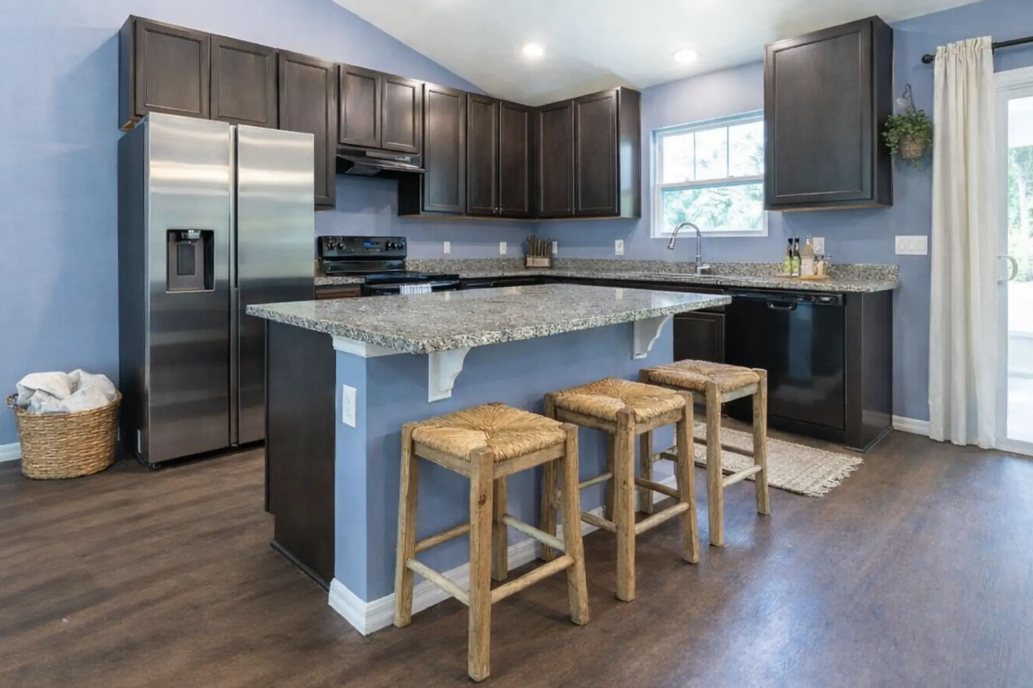 Suwannee - Interior Photo 14